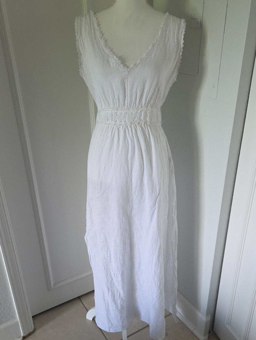 100% Linen Made In Italy V-Neck Sleeveless Maxi Dress